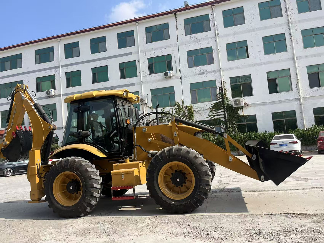 XCMG Backhoe Loader Click for Discount - Graaflaadmachine: afbeelding 5 XCMG Backhoe Loader Click for Discount - Graaflaadmachine: afbeelding 5