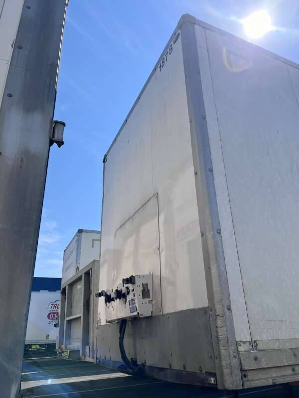 Semi-remorque 3 Essieux 38 TONNES 2 PORTES AR DOUBLE PLANCHER STEELBOX - Gesloten oplegger: afbeelding 5 Semi-remorque 3 Essieux 38 TONNES 2 PORTES AR DOUBLE PLANCHER STEELBOX - Gesloten oplegger: afbeelding 5