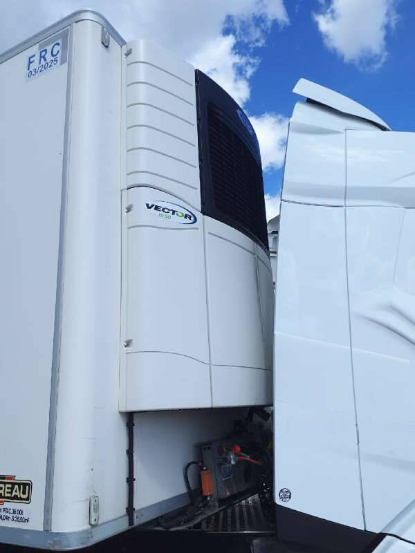 Semi-remorque 3 Essieux FRIGO 38 TONNES HAYON CAISSE CHEREAU GROUPE CARRIER VECTOR 1550 - Koelwagen oplegger: afbeelding 2 Semi-remorque 3 Essieux FRIGO 38 TONNES HAYON CAISSE CHEREAU GROUPE CARRIER VECTOR 1550 - Koelwagen oplegger: afbeelding 2
