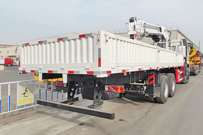 FAW FAW Truck Mounted Crane with Hydraulic Boom for Sale in Kuwait - Kraanwagen: afbeelding 3 FAW FAW Truck Mounted Crane with Hydraulic Boom for Sale in Kuwait - Kraanwagen: afbeelding 3