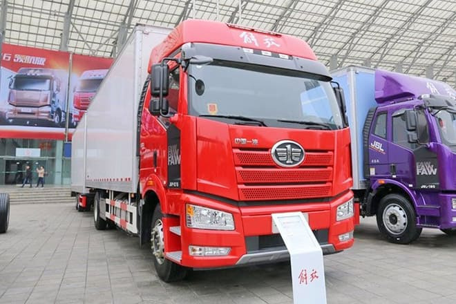 FAW Faw J6P Box Truck 4X2 for Sale in Sierra Leone - Bakwagen: afbeelding 2 FAW Faw J6P Box Truck 4X2 for Sale in Sierra Leone - Bakwagen: afbeelding 2