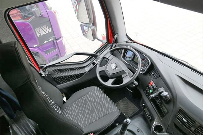 FAW Faw J6P Box Truck 4X2 for Sale in Sierra Leone - Bakwagen: afbeelding 4 FAW Faw J6P Box Truck 4X2 for Sale in Sierra Leone - Bakwagen: afbeelding 4
