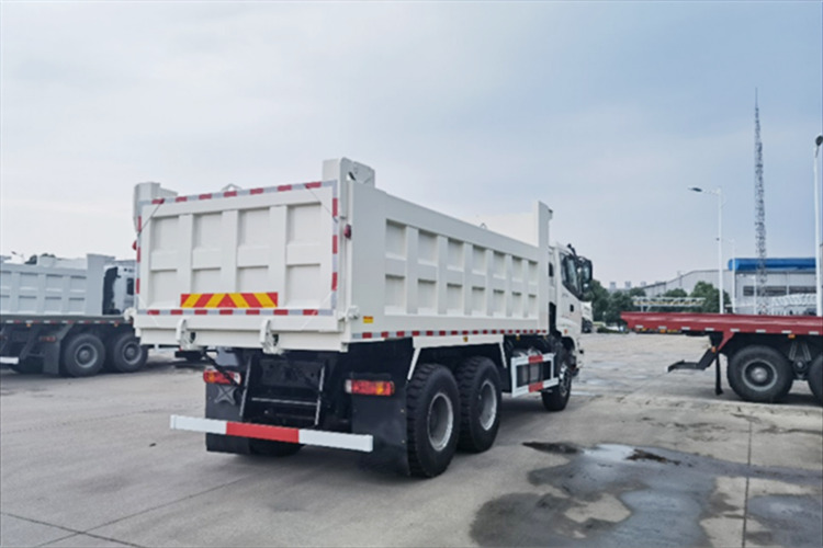 FOTON Foton 6x4 10 Wheeler Tipper truck for Sale in Malawi - Kipper vrachtwagen: afbeelding 4 FOTON Foton 6x4 10 Wheeler Tipper truck for Sale in Malawi - Kipper vrachtwagen: afbeelding 4