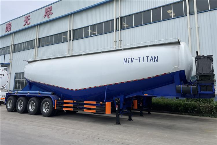 TITAN 4 Axle 60 Ton Bulker Cement Tanker Trailer for Sale In United Arab Emirates - Oplegger: afbeelding 1 TITAN 4 Axle 60 Ton Bulker Cement Tanker Trailer for Sale In United Arab Emirates - Oplegger: afbeelding 1