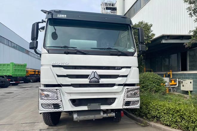 SINOTRUK Howo Stainless Steel Fuel Tanks for Trucks for Sale in Paraguay - Tankwagen: afbeelding 3 SINOTRUK Howo Stainless Steel Fuel Tanks for Trucks for Sale in Paraguay - Tankwagen: afbeelding 3