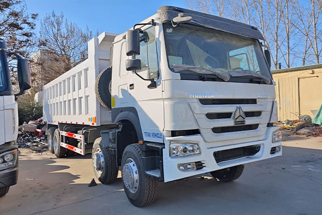 SINOTRUK Sinotruk Howo 371 8x4 Dump Truck for Sale in Libya - Kipper vrachtwagen: afbeelding 1 SINOTRUK Sinotruk Howo 371 8x4 Dump Truck for Sale in Libya - Kipper vrachtwagen: afbeelding 1