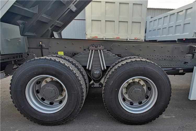 SINOTRUK Used Howo 400hp Dump Truck for Sale In Zambia - Kipper vrachtwagen: afbeelding 2 SINOTRUK Used Howo 400hp Dump Truck for Sale In Zambia - Kipper vrachtwagen: afbeelding 2