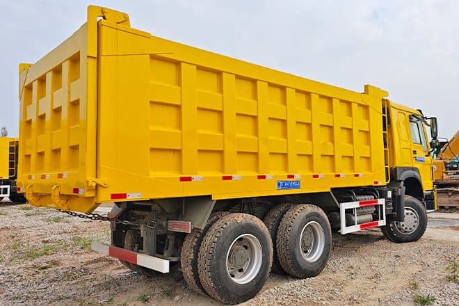 SINOTRUK Used Sinotruk Howo 371 Dump Trucks for Sale in Jamaica - Kipper vrachtwagen: afbeelding 2 SINOTRUK Used Sinotruk Howo 371 Dump Trucks for Sale in Jamaica - Kipper vrachtwagen: afbeelding 2