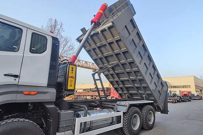Sinotruk Howo 6x4 Dump Truck Price for Sale in Jamaica - Kipper vrachtwagen: afbeelding 4 Sinotruk Howo 6x4 Dump Truck Price for Sale in Jamaica - Kipper vrachtwagen: afbeelding 4