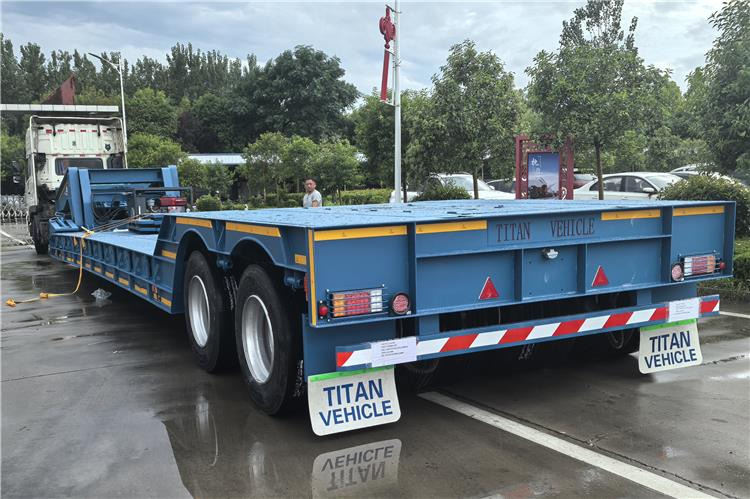 TITAN 2 Axle 80 Ton Detachable Gooseneck Trailer for Sale In Nigeria - Dieplader oplegger: afbeelding 2 TITAN 2 Axle 80 Ton Detachable Gooseneck Trailer for Sale In Nigeria - Dieplader oplegger: afbeelding 2