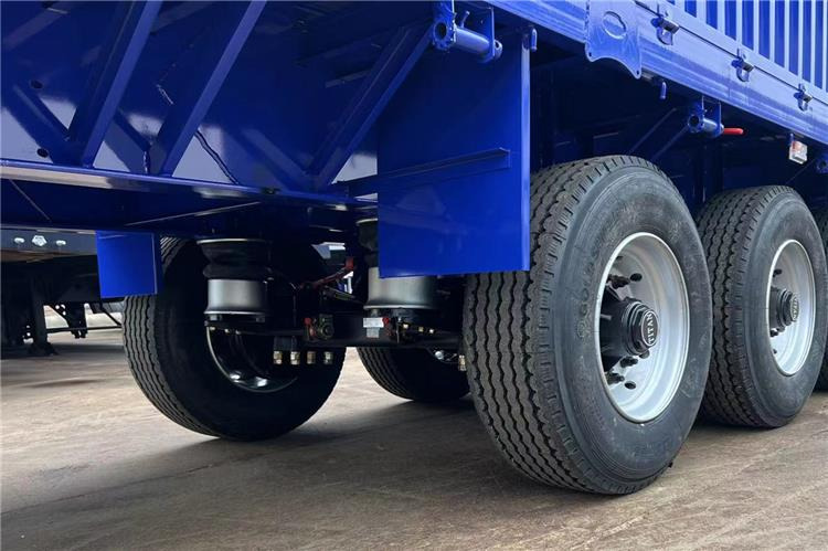 TITAN 3 Axle Cargo Fence Trailer with Air Suspension Transport Animal - Veewagen oplegger: afbeelding 3 TITAN 3 Axle Cargo Fence Trailer with Air Suspension Transport Animal - Veewagen oplegger: afbeelding 3