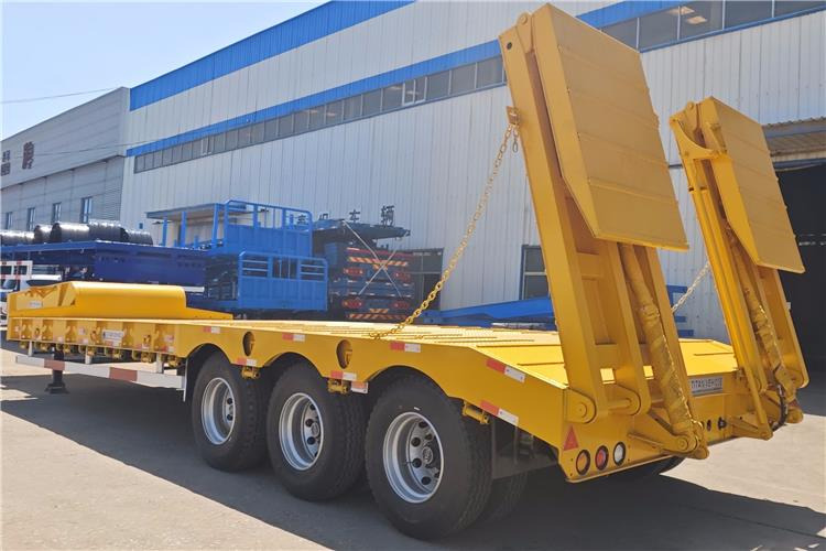 TITAN 40ft Low Bed Trailer with Hydraulic Folding Ladder for Sale In Malawi - Dieplader oplegger: afbeelding 2 TITAN 40ft Low Bed Trailer with Hydraulic Folding Ladder for Sale In Malawi - Dieplader oplegger: afbeelding 2