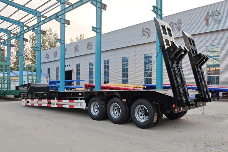TITAN Low Bed Semi Trailer for Sale in Zambia - Dieplader oplegger: afbeelding 2 TITAN Low Bed Semi Trailer for Sale in Zambia - Dieplader oplegger: afbeelding 2