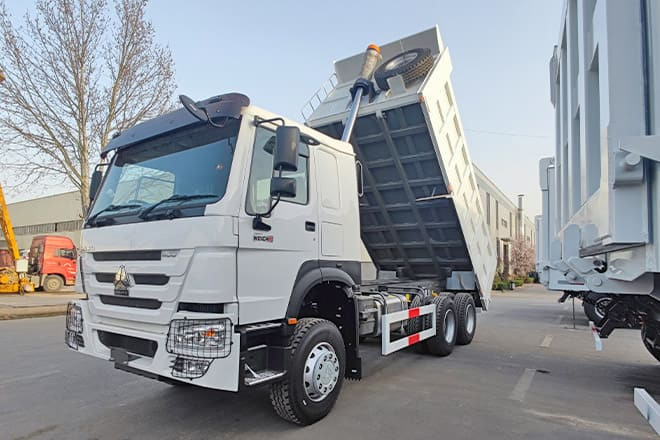TITAN Sinotruk Howo New Dump Truck for Sale in Nigeria - Kipper vrachtwagen: afbeelding 1 TITAN Sinotruk Howo New Dump Truck for Sale in Nigeria - Kipper vrachtwagen: afbeelding 1