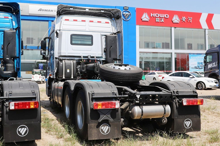 FOTON Foton 6x4 Tractor Head for Sale in Tanzania - Trekker: afbeelding 4 FOTON Foton 6x4 Tractor Head for Sale in Tanzania - Trekker: afbeelding 4