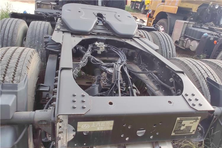 Hongyan Used Genlyon Truck Head for Sale - Trekker: afbeelding 3 Hongyan Used Genlyon Truck Head for Sale - Trekker: afbeelding 3