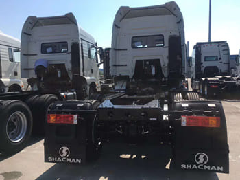 SHACMAN Shacman Tractor Cargo Truck for Sale in Namibia - Trekker: afbeelding 2 SHACMAN Shacman Tractor Cargo Truck for Sale in Namibia - Trekker: afbeelding 2