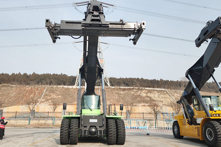 XCMG Reach Stacker Price for Sale in Guyana - Container heftruck: afbeelding 1 XCMG Reach Stacker Price for Sale in Guyana - Container heftruck: afbeelding 1