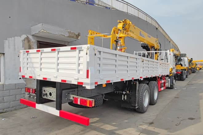 XCMG Truck Mounted Crane for Sale in Algeria - Kraanwagen: afbeelding 5 XCMG Truck Mounted Crane for Sale in Algeria - Kraanwagen: afbeelding 5