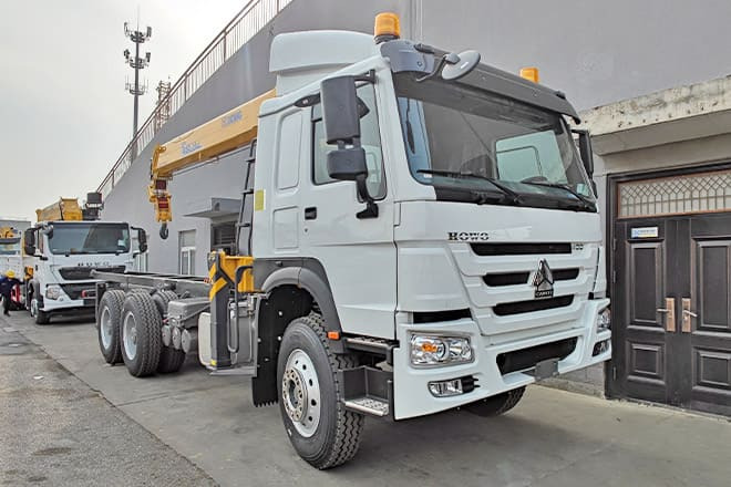 XCMG Truck Mounted Crane with Hydraulic Boom Capacity for Sale in Kenya - Kraanwagen: afbeelding 2 XCMG Truck Mounted Crane with Hydraulic Boom Capacity for Sale in Kenya - Kraanwagen: afbeelding 2