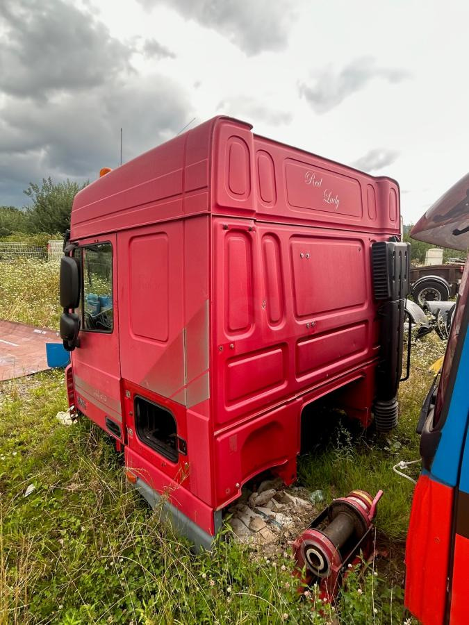 DAF XF105-510 Rouge Grenat - Cabine voor Vrachtwagen: afbeelding 5 DAF XF105-510 Rouge Grenat - Cabine voor Vrachtwagen: afbeelding 5