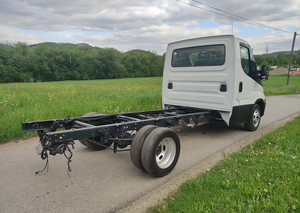 Iveco DAILY 35c14 2.3 hpi rama do zabudowy, - Chassis vrachtwagen: afbeelding 3 Iveco DAILY 35c14 2.3 hpi rama do zabudowy, - Chassis vrachtwagen: afbeelding 3