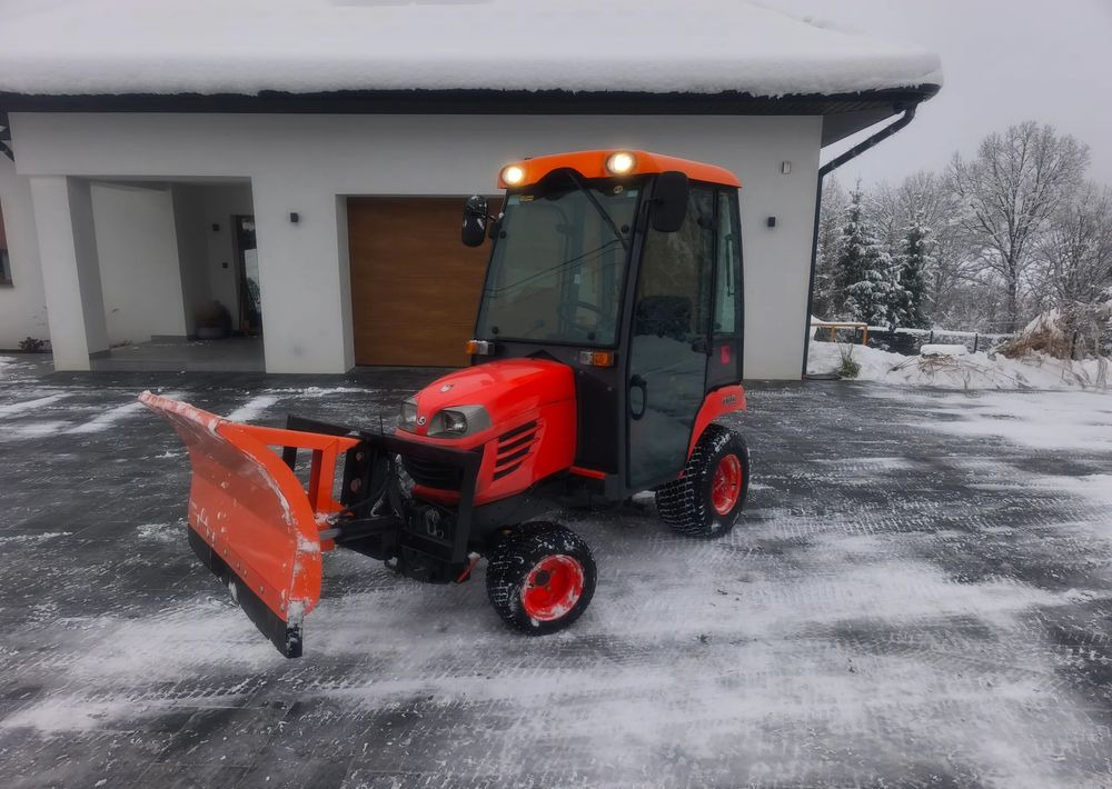 Kubota BX350 4x4 Traktorek komunalny kosiarka pług piaskarka pełen osprzęt - Gemeentelijke tractor: afbeelding 1 Kubota BX350 4x4 Traktorek komunalny kosiarka pług piaskarka pełen osprzęt - Gemeentelijke tractor: afbeelding 1