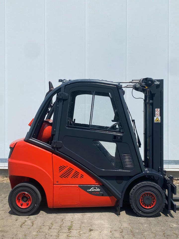 Linde Linde H 25 T - 6-372 h - Seitenschieber - - LPG heftruck: afbeelding 4 Linde Linde H 25 T - 6-372 h - Seitenschieber - - LPG heftruck: afbeelding 4