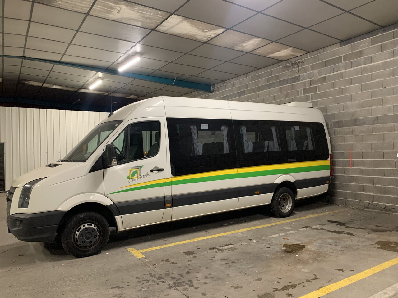CRAFTER car 23 places - Minibus, Personenvervoer: afbeelding 1 CRAFTER car 23 places - Minibus, Personenvervoer: afbeelding 1