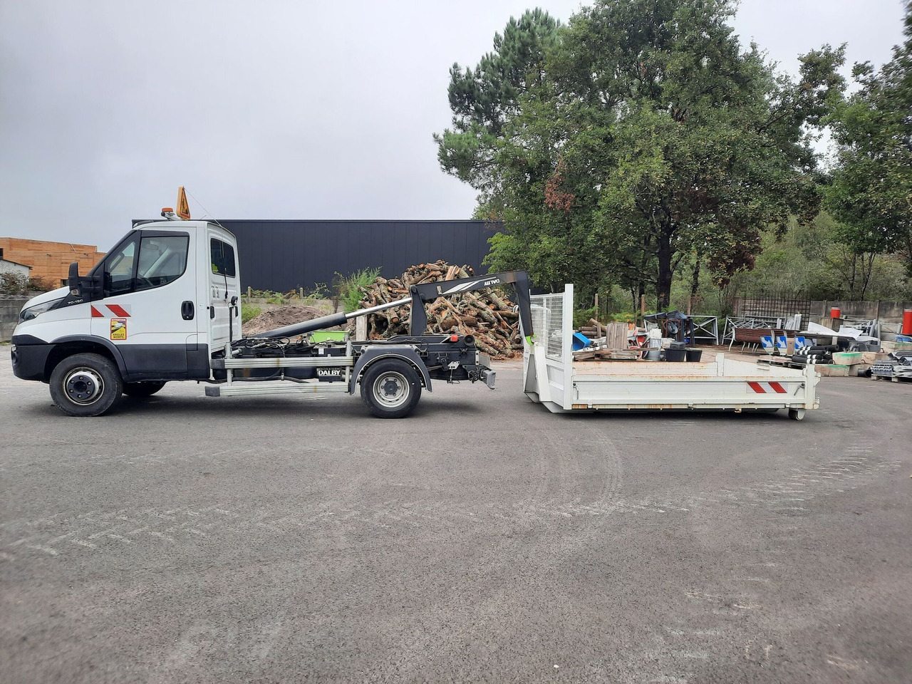Polybenne Iveco 7 tonnes - Haakarmsysteem vrachtwagen, Bestelwagen: afbeelding 1 Polybenne Iveco 7 tonnes - Haakarmsysteem vrachtwagen, Bestelwagen: afbeelding 1