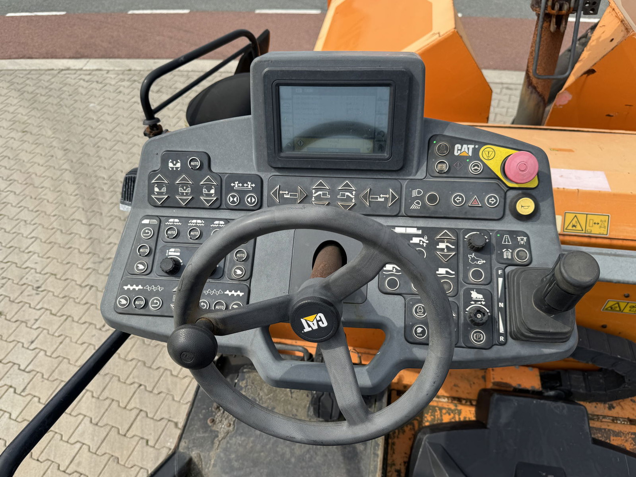 Caterpillar AP300F - Asfaltafwerkmachine: afbeelding 5 Caterpillar AP300F - Asfaltafwerkmachine: afbeelding 5