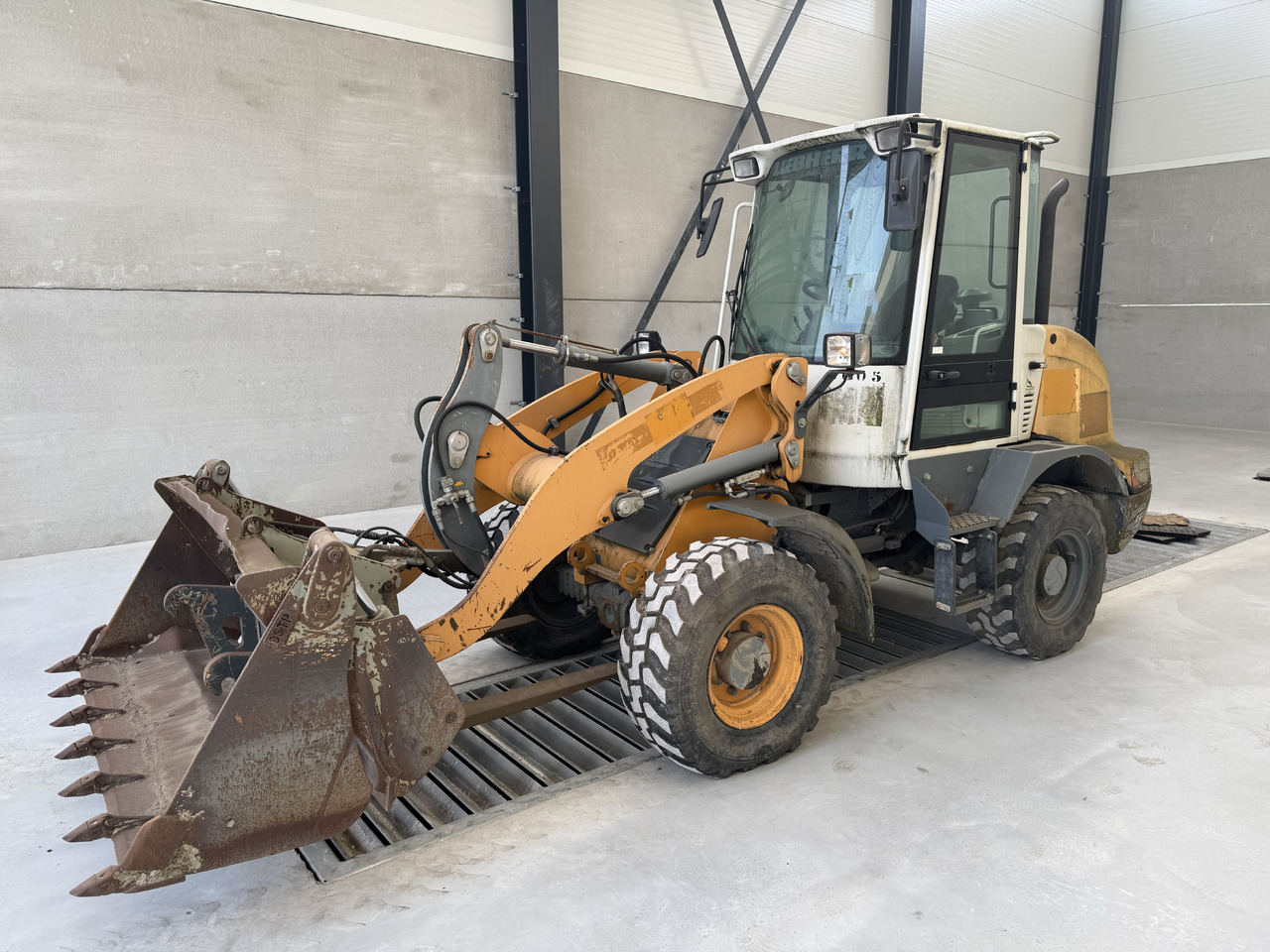 LIEBHERR L 506 - Mobiele graafmachine: afbeelding 3 LIEBHERR L 506 - Mobiele graafmachine: afbeelding 3