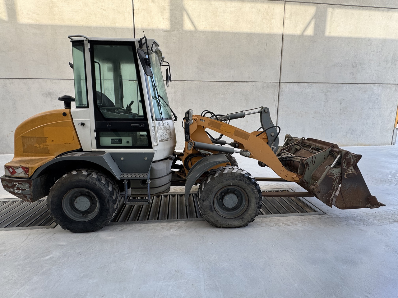 LIEBHERR L 506 - Mobiele graafmachine: afbeelding 1 LIEBHERR L 506 - Mobiele graafmachine: afbeelding 1
