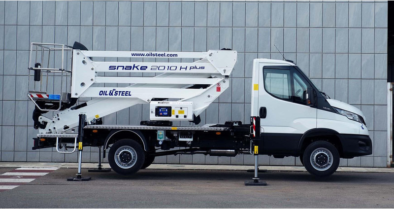 Oil & Steel Snake 2010 HE PLUS Sobre  IVECO 35S14 Distancia entre ejes 3750 mm - Hoogwerker: afbeelding 1 Oil & Steel Snake 2010 HE PLUS Sobre  IVECO 35S14 Distancia entre ejes 3750 mm - Hoogwerker: afbeelding 1