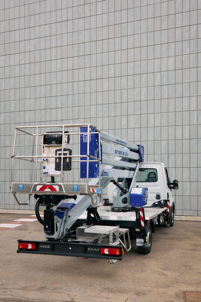 Oil & Steel Snake 26 Sobre IVECO 35S14 Distancia entre ejes 4100 mm - Hoogwerker: afbeelding 2 Oil & Steel Snake 26 Sobre IVECO 35S14 Distancia entre ejes 4100 mm - Hoogwerker: afbeelding 2