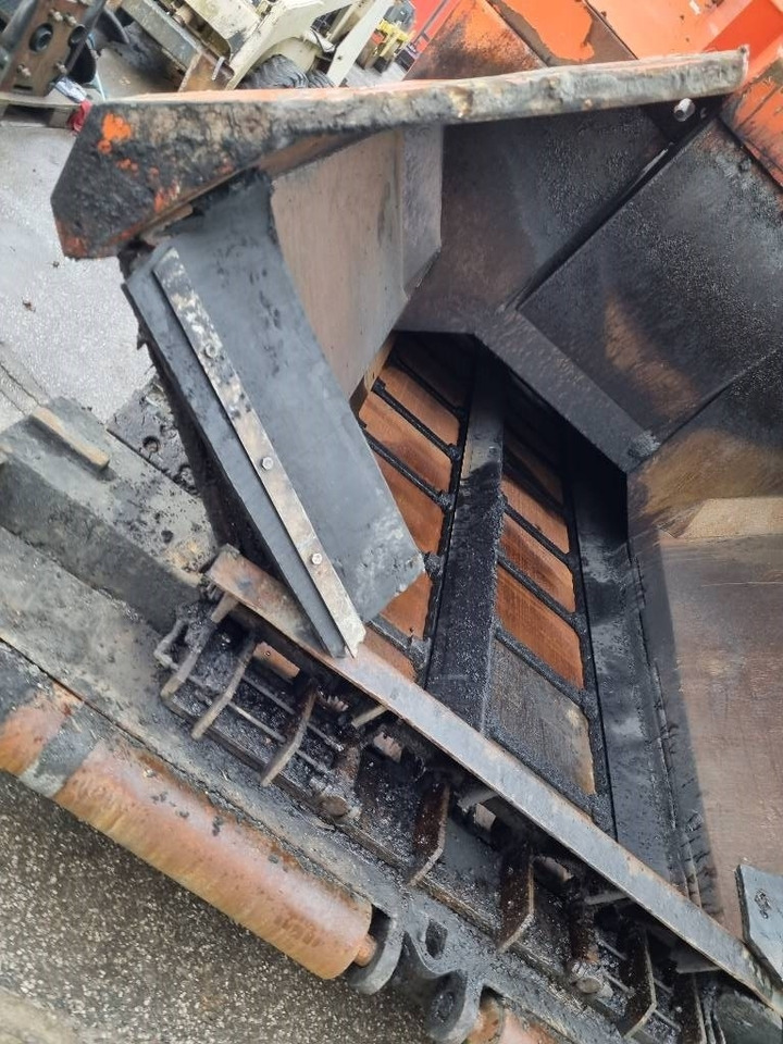 ABG Titan 8820 - Asfaltafwerkmachine: afbeelding 2 ABG Titan 8820 - Asfaltafwerkmachine: afbeelding 2