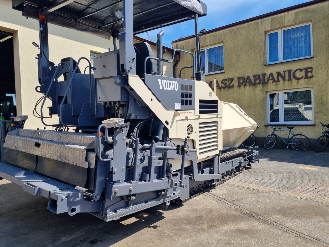 VOLVO TITAN 6820 - Asfaltafwerkmachine: afbeelding 2 VOLVO TITAN 6820 - Asfaltafwerkmachine: afbeelding 2