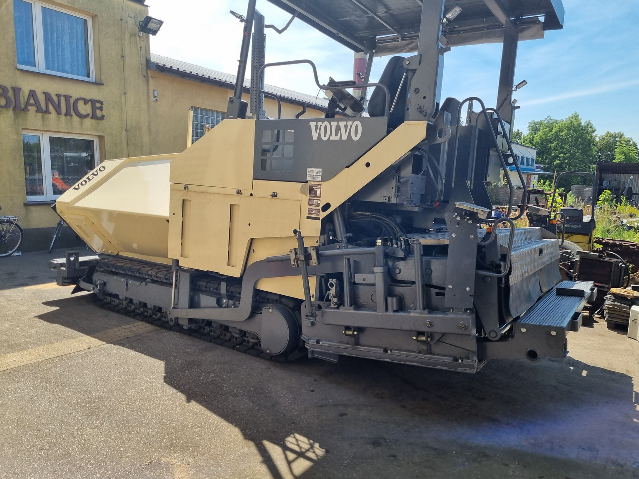 VOLVO TITAN 6820 - Asfaltafwerkmachine: afbeelding 1 VOLVO TITAN 6820 - Asfaltafwerkmachine: afbeelding 1