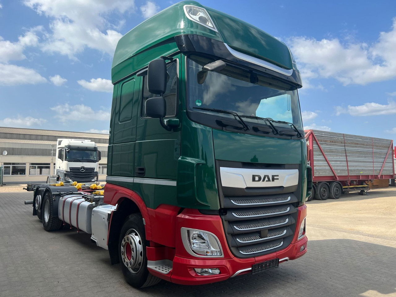 DAF XF 480 FAN SSC BDF C715/745 + Intarder + 2x Tank - Containertransporter/ Wissellaadbak vrachtwagen: afbeelding 2 DAF XF 480 FAN SSC BDF C715/745 + Intarder + 2x Tank - Containertransporter/ Wissellaadbak vrachtwagen: afbeelding 2