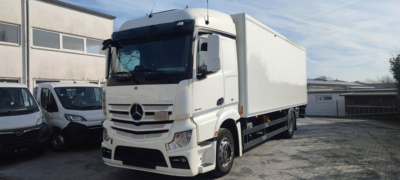 Mercedes-Benz Actros 1843 1843-Vermietung - LBW Voll-Luft-gefedert - Bakwagen: afbeelding 1 Mercedes-Benz Actros 1843 1843-Vermietung - LBW Voll-Luft-gefedert - Bakwagen: afbeelding 1