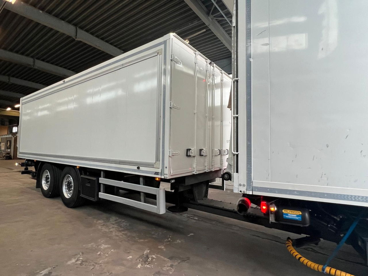 Mercedes-Benz Actros 2543 Komplettzug Voll-Luft - Lange Koffer - Bakwagen: afbeelding 3 Mercedes-Benz Actros 2543 Komplettzug Voll-Luft - Lange Koffer - Bakwagen: afbeelding 3