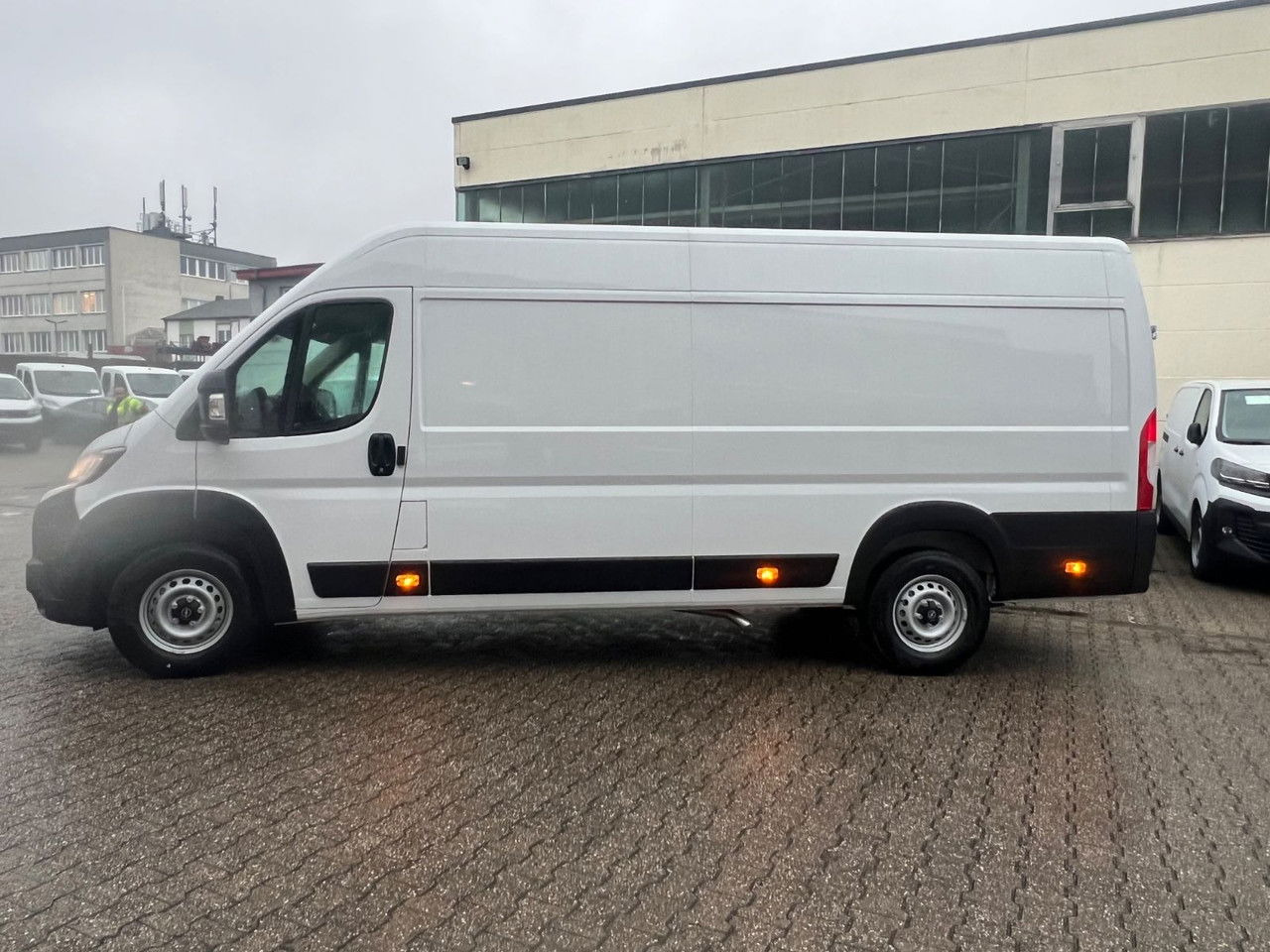 Opel Kasten 3,5 L4 H2 PS 180 Automatik+AHK Kasten 3,5 L4 H2 PS 180 Automatik+AHK - Gesloten bestelwagen: afbeelding 4 Opel Kasten 3,5 L4 H2 PS 180 Automatik+AHK Kasten 3,5 L4 H2 PS 180 Automatik+AHK - Gesloten bestelwagen: afbeelding 4