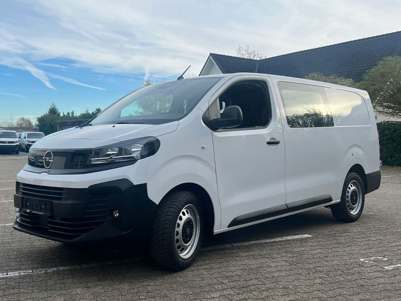 Opel Vivaro Flex L3 6 Sitze Allwetter AHK Rückfahrka - Kleine bestelwagen: afbeelding 2 Opel Vivaro Flex L3 6 Sitze Allwetter AHK Rückfahrka - Kleine bestelwagen: afbeelding 2