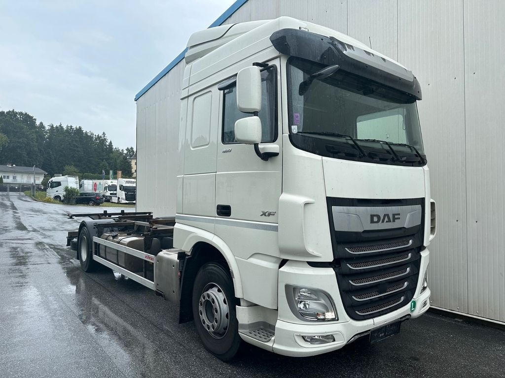 DAF XF 460 SpaceCab Retarder TÜV neu - Containertransporter/ Wissellaadbak vrachtwagen: afbeelding 2 DAF XF 460 SpaceCab Retarder TÜV neu - Containertransporter/ Wissellaadbak vrachtwagen: afbeelding 2