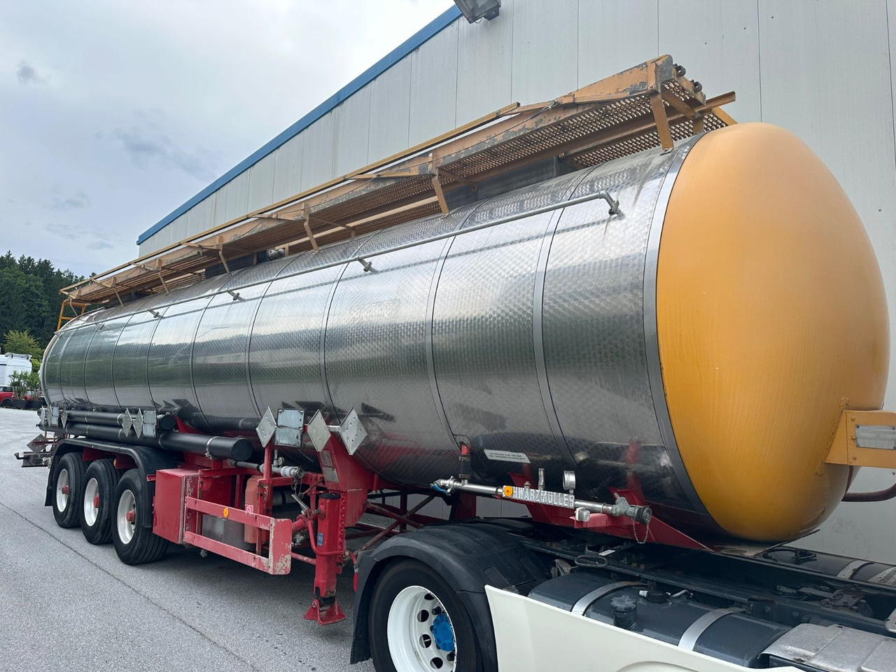 Schwarzmüller Chemi L4BH 42050L Lift BPW - Tankoplegger: afbeelding 2 Schwarzmüller Chemi L4BH 42050L Lift BPW - Tankoplegger: afbeelding 2