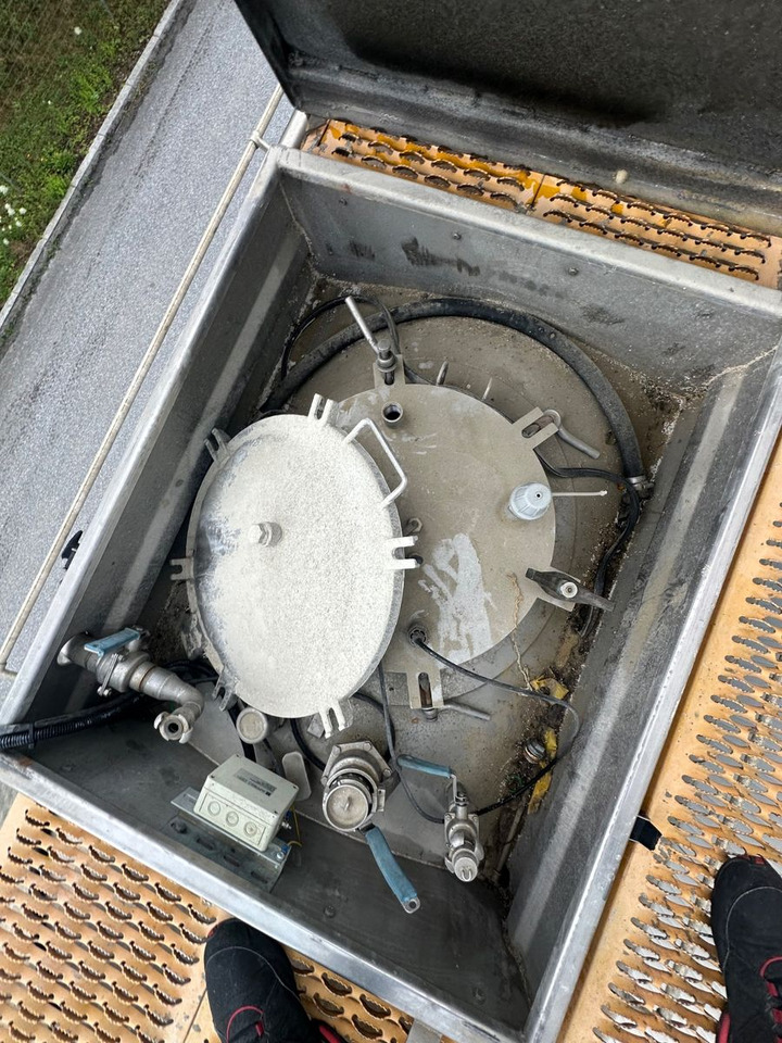 Schwarzmüller Chemi L4BH 42050L Lift BPW - Tankoplegger: afbeelding 5 Schwarzmüller Chemi L4BH 42050L Lift BPW - Tankoplegger: afbeelding 5