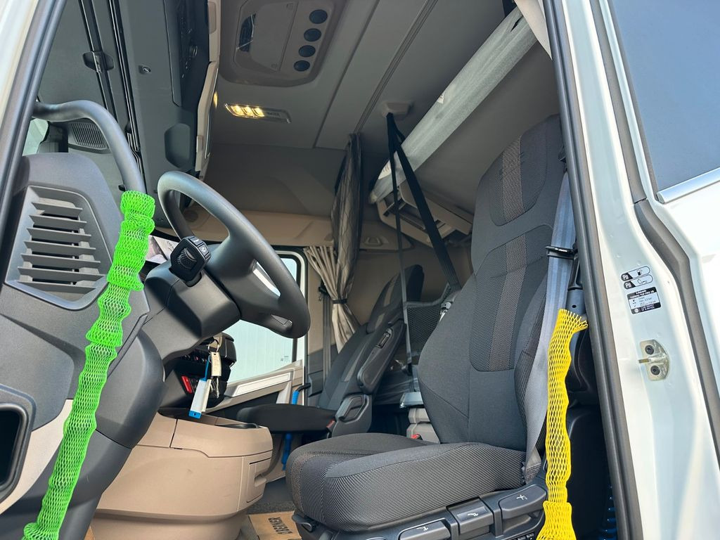 DAF XG 530 Retarder Standklima 3 Jahre Garantie - Trekker: afbeelding 5 DAF XG 530 Retarder Standklima 3 Jahre Garantie - Trekker: afbeelding 5