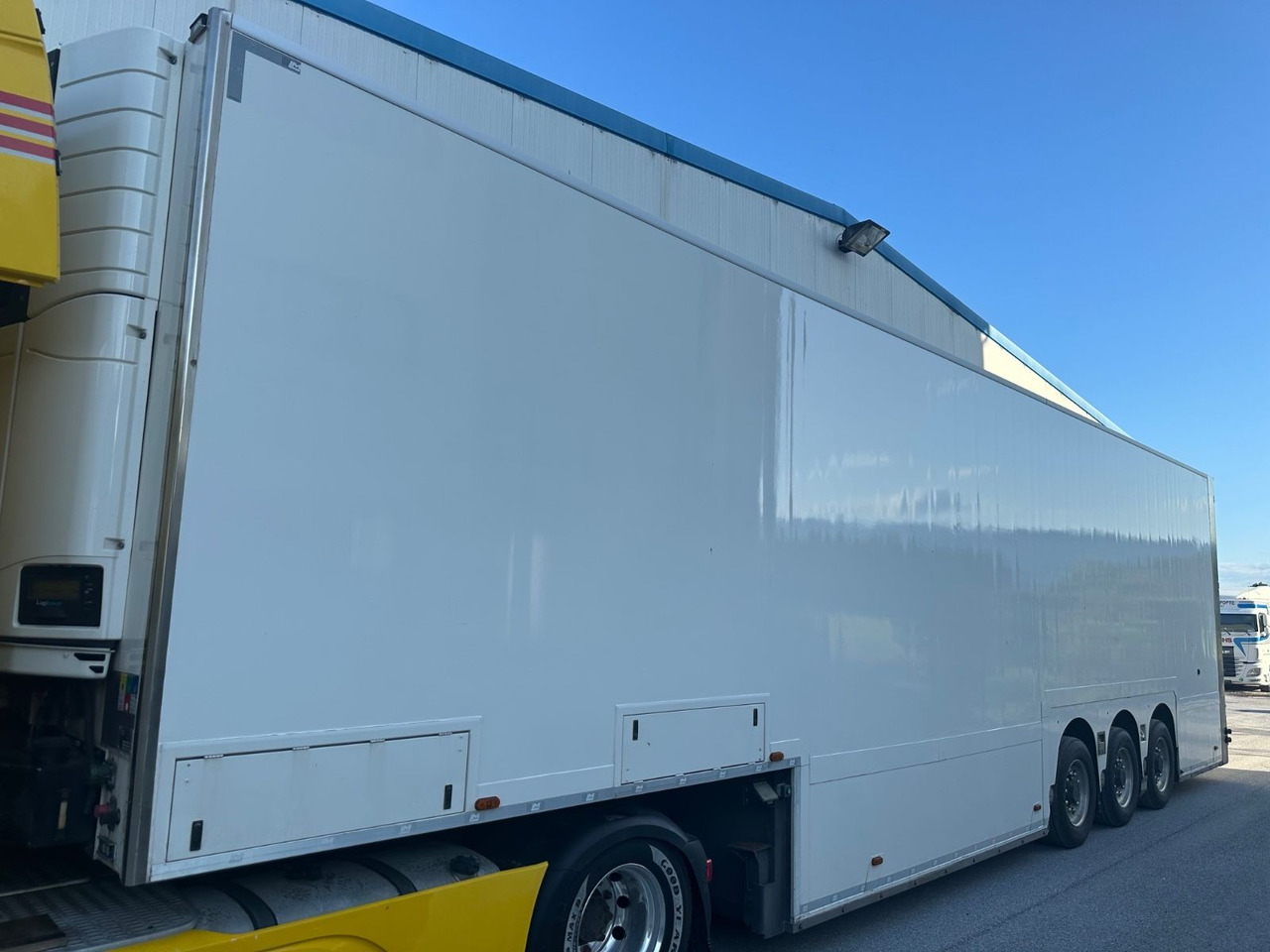 Van Eck Dubbeldeck T3Z Carrier - Gesloten oplegger: afbeelding 1 Van Eck Dubbeldeck T3Z Carrier - Gesloten oplegger: afbeelding 1