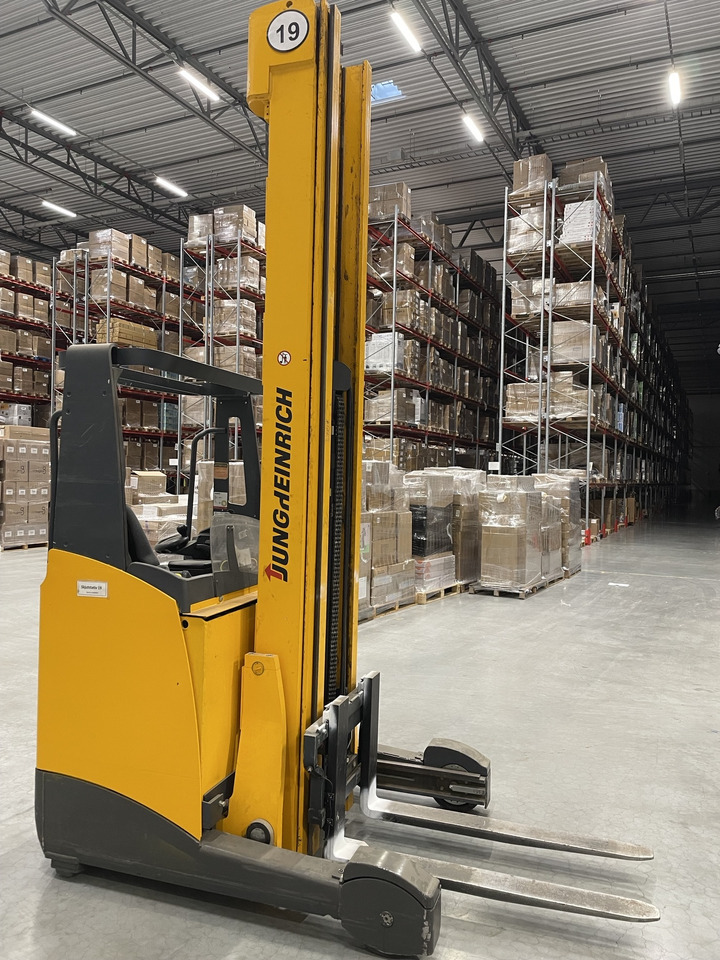 JUNGHEINRICH ETV214 - Reach truck: afbeelding 1 JUNGHEINRICH ETV214 - Reach truck: afbeelding 1