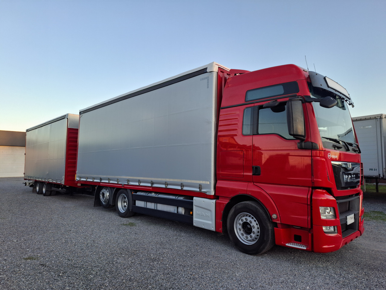 MAN TGX 26.440 E6 + SCHMITZ - Schuifzeilen vrachtwagen: afbeelding 1 MAN TGX 26.440 E6 + SCHMITZ - Schuifzeilen vrachtwagen: afbeelding 1